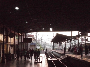 Stasiun Jatinegara menghadap ke arah Barat (Manggarai, Jakarta)