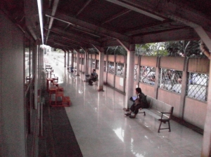 Tempat menunggu penumpang Stasiun Senen